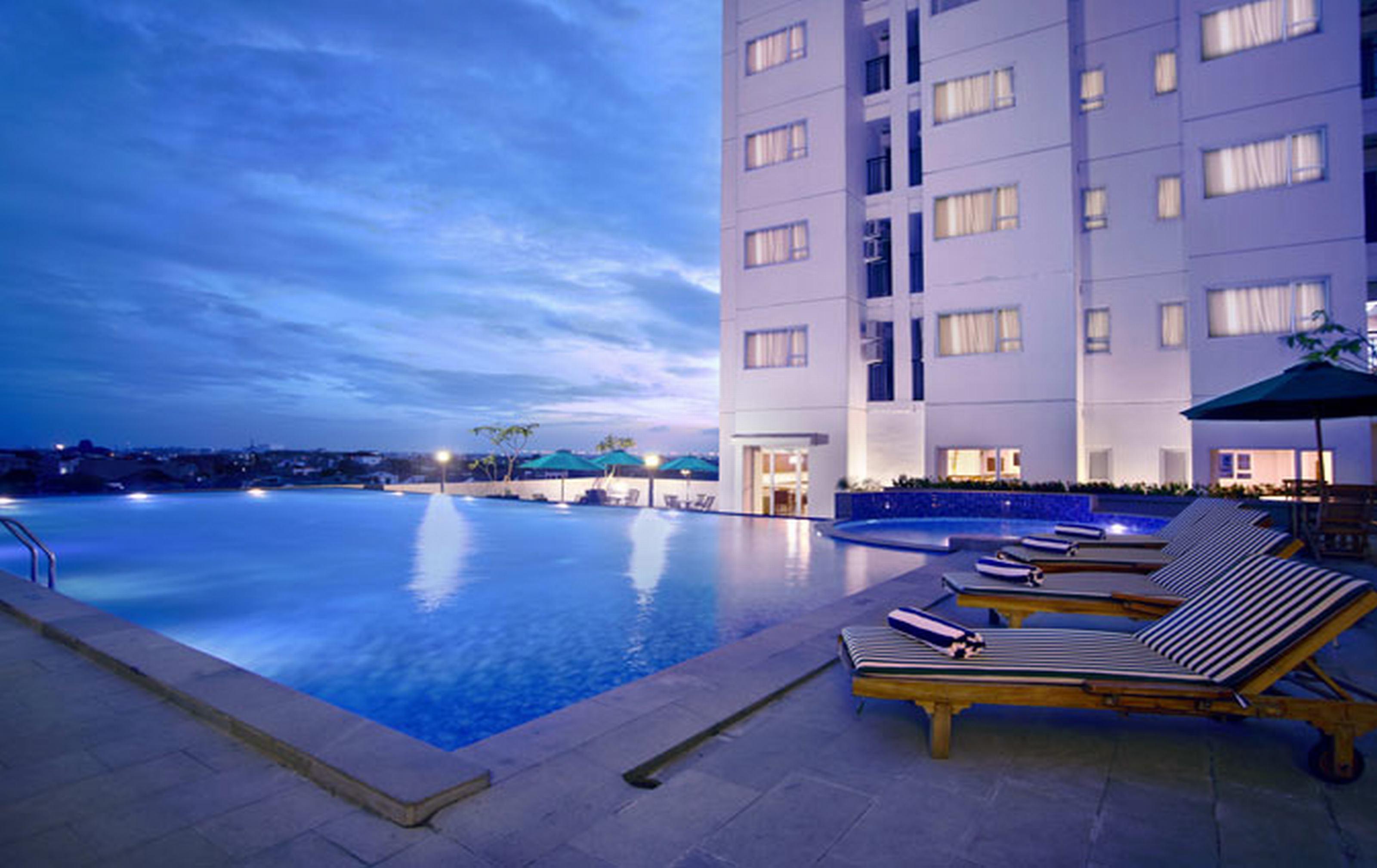 Aston Pluit & 4* Jakarta