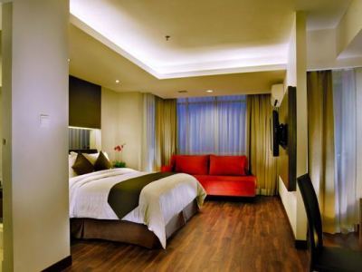 Aston Pluit &
