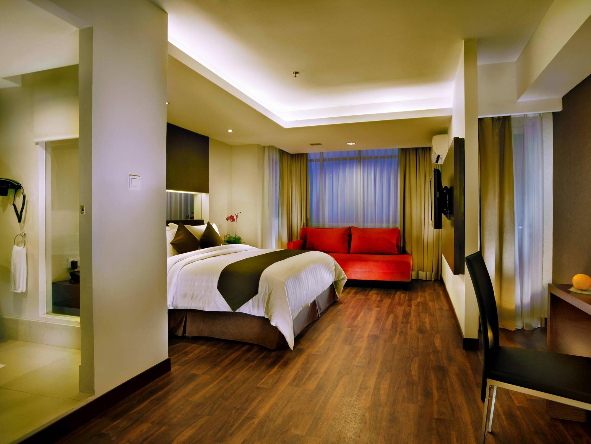 Aston Pluit &